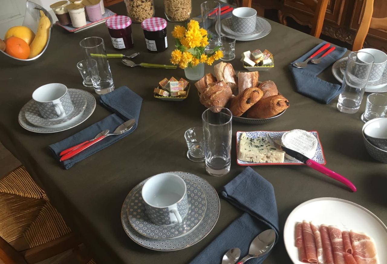 Les Roches Bleues Bed & Breakfast อูแซร์ช ภายนอก รูปภาพ