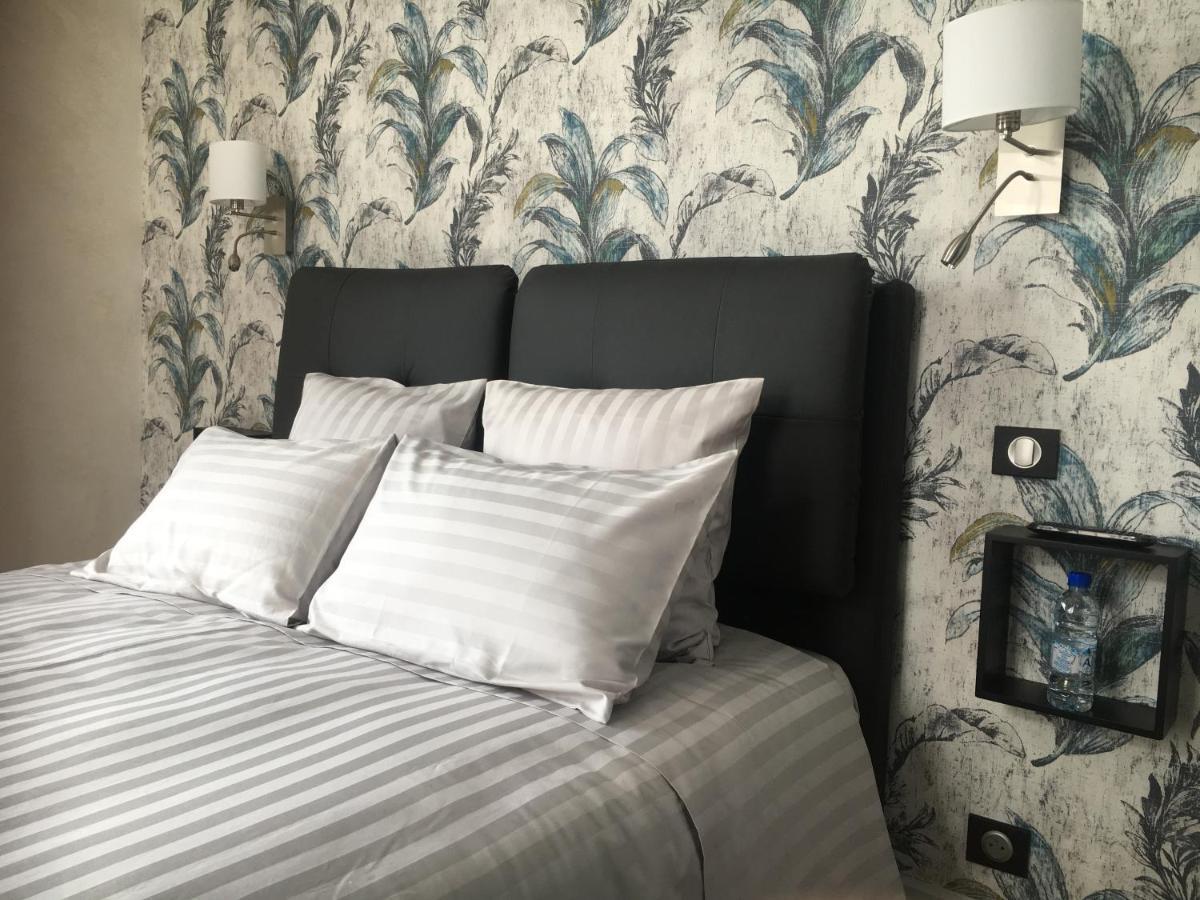 Les Roches Bleues Bed & Breakfast อูแซร์ช ภายนอก รูปภาพ