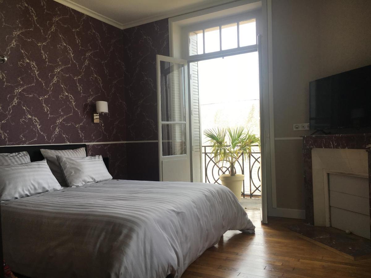 Les Roches Bleues Bed & Breakfast อูแซร์ช ภายนอก รูปภาพ