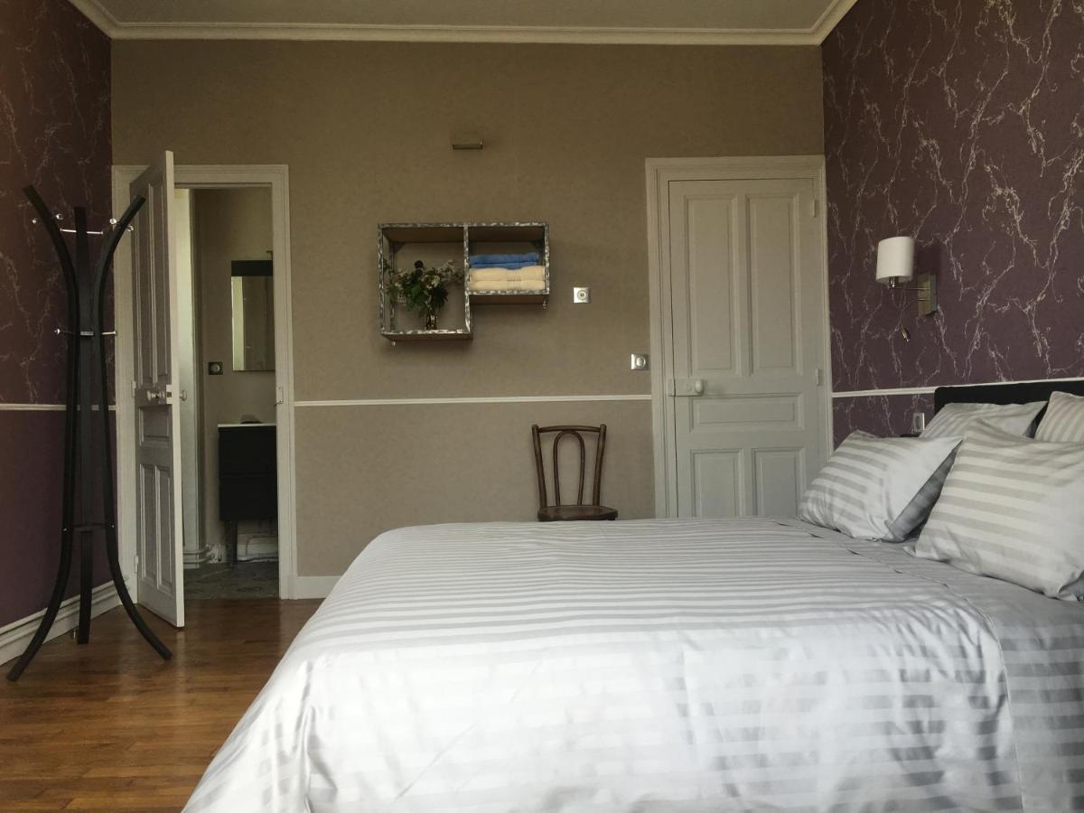 Les Roches Bleues Bed & Breakfast อูแซร์ช ภายนอก รูปภาพ